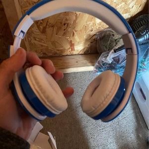 Kids Headphones Blue & White Woice Wireless Stereo 85db Child Kid Safe